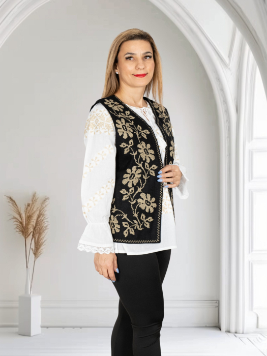 Vesta brodata cu model traditional Alina 24 [3]