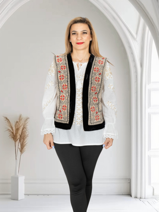 Vesta brodata cu model traditional Alina 26 [3]