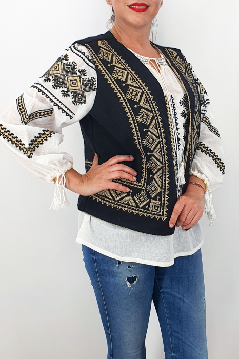Vesta brodata cu model traditional Alina 5 [2]