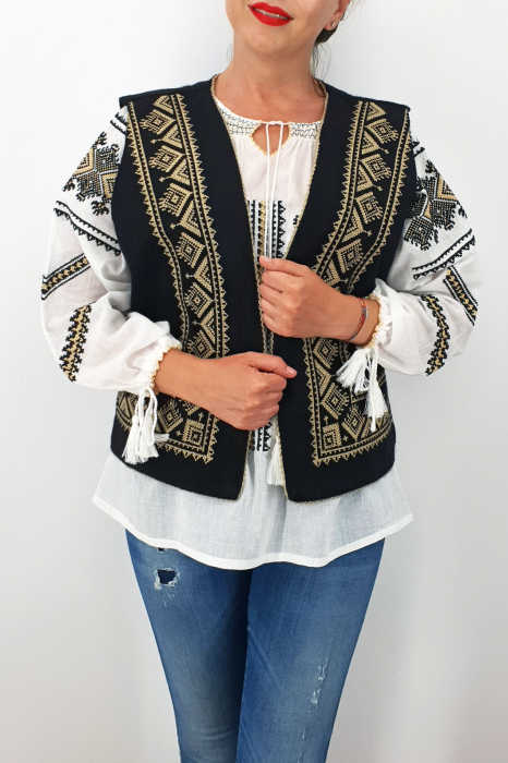 Vesta brodata cu model traditional Alina 5 [3]