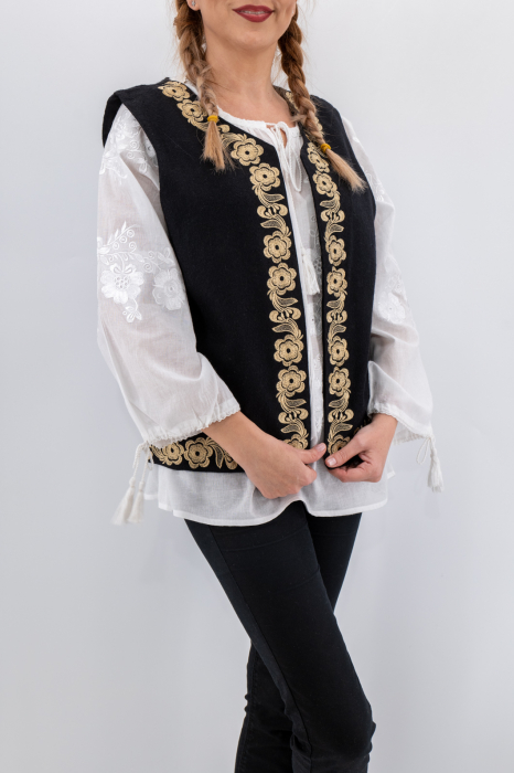 Vesta brodata cu model traditional Alina 6 [2]