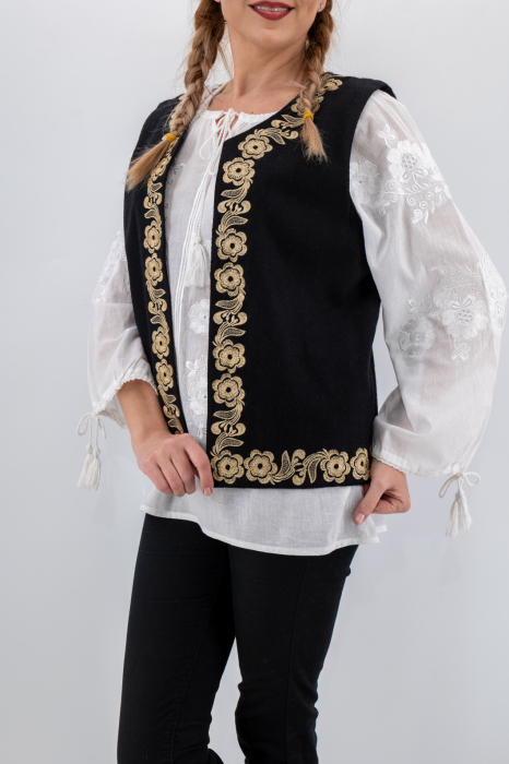 Vesta brodata cu model traditional Alina 6 [3]