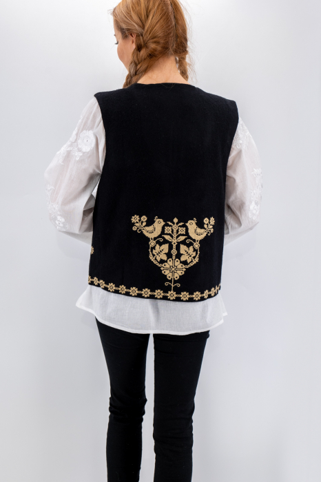 Vesta brodata cu model traditional Alina 7 [3]