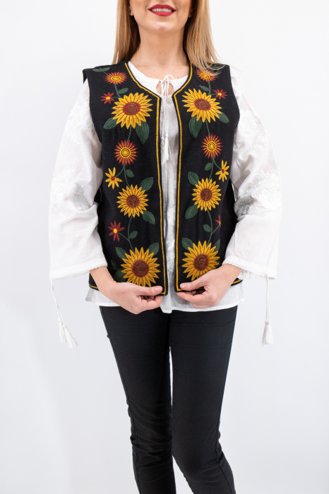 Vesta brodata cu model traditional Floarea Soarelui [3]