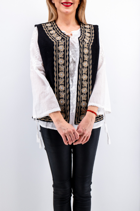 Vesta brodata cu model traditional Alina 8 [3]