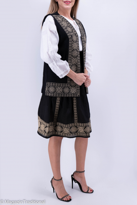 Vesta brodata cu model traditional Alina 11 [2]