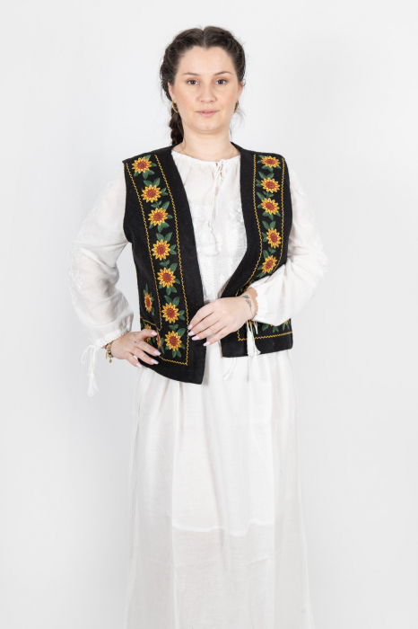 Vesta brodata cu model traditional Floarea Soarelui 2 [2]