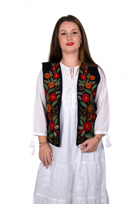 Vesta brodata cu model traditional Angi 14 [2]