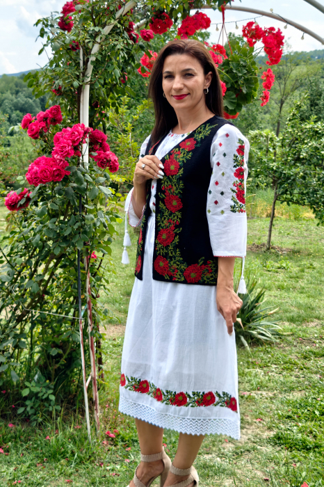 Vesta brodata cu model traditional Minodora [2]