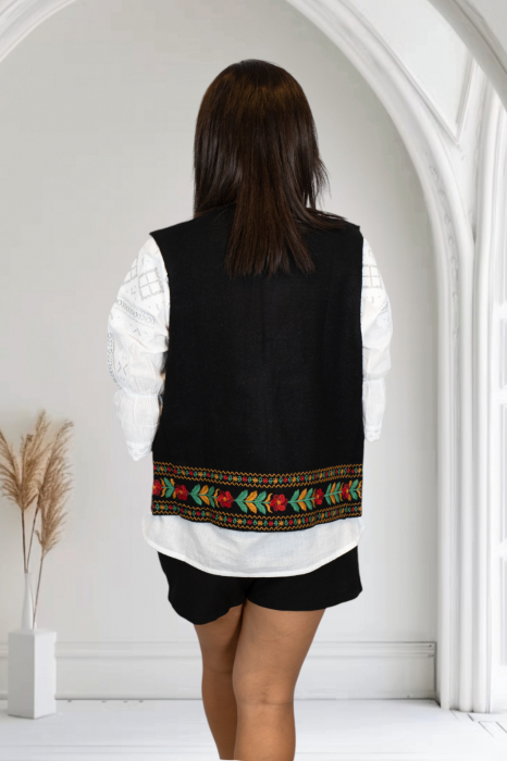 Vesta brodata cu model traditional Suzi 6 [3]