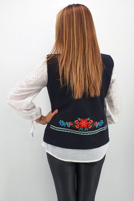 Vesta brodata cu model traditional Angi 2 [5]