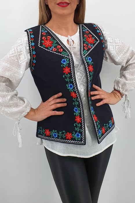 Vesta brodata cu model traditional Angi 2 [2]