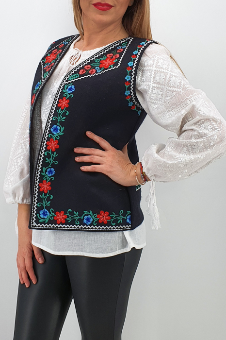 Vesta brodata cu model traditional Angi 2 [3]