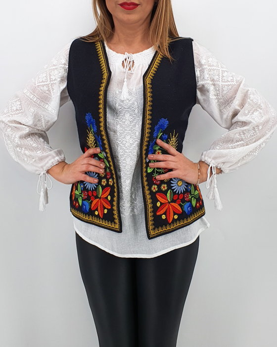 Vesta brodata cu model traditional Angi 3 [4]