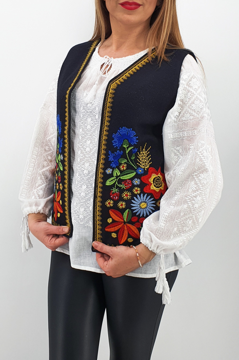 Vesta brodata cu model traditional Angi 3 [3]