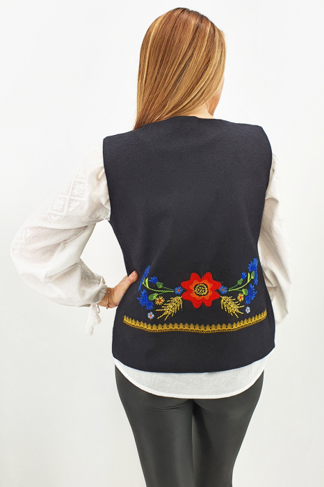 Vesta brodata cu model traditional Angi 3 [5]