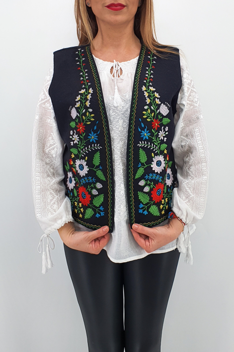 Vesta brodata cu model traditional Angi 4 [4]