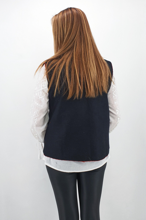 Vesta brodata cu model traditional Angi 5 [4]