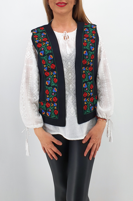 Vesta brodata cu model traditional Angi 6 [2]