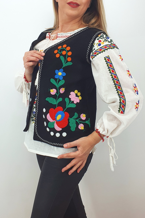 Vesta brodata cu model traditional Angi 8 [4]