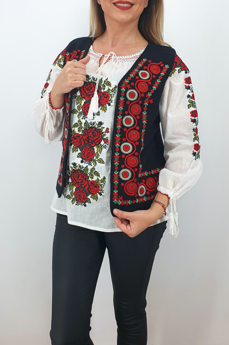 Vesta brodata cu model traditional Lucretia 2 [2]