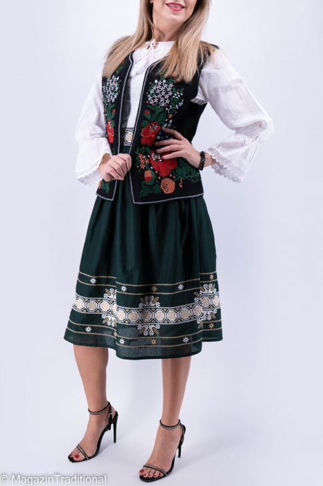 Vesta brodata cu model traditional Angi 10 [3]