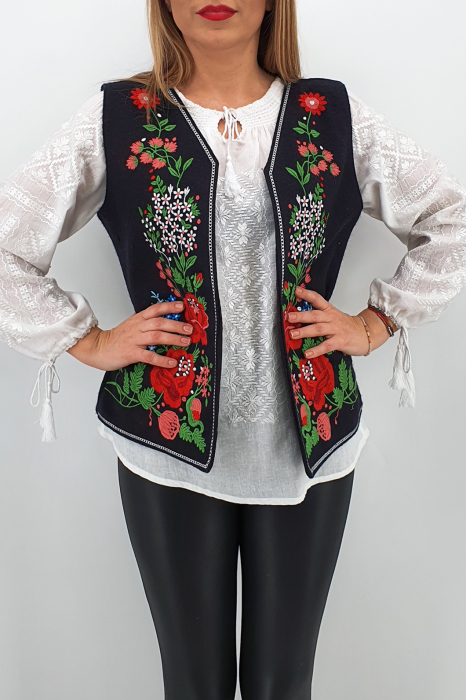 Vesta brodata cu model traditional Angi [3]