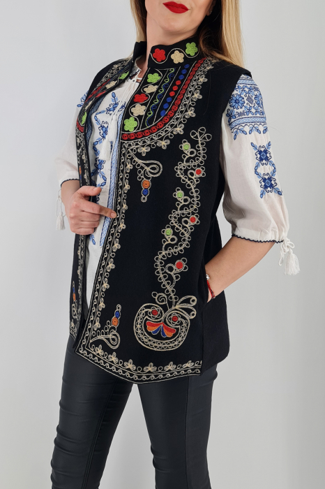 Vesta brodata cu model traditional Ania 3 [3]
