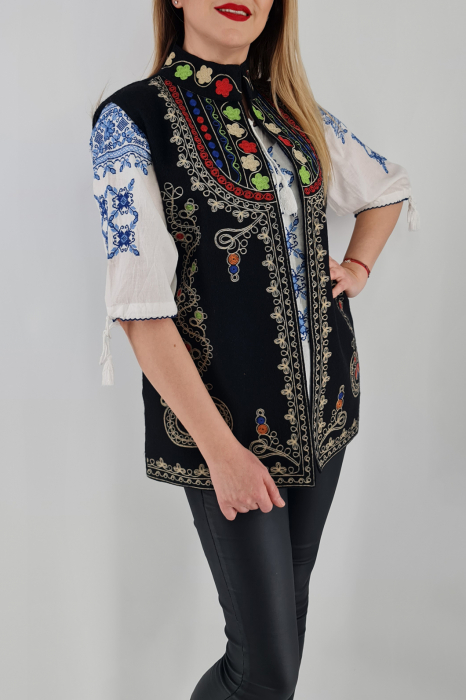 Vesta brodata cu model traditional Ania 3 [4]