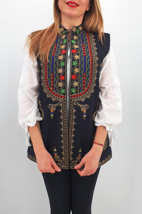 Vesta brodata cu model traditional  Ania 2 [5]