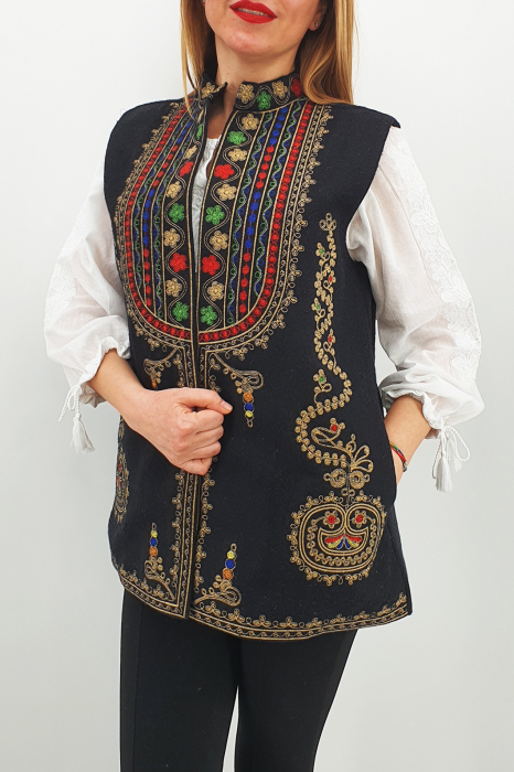 Vesta brodata cu model traditional  Ania 2 [2]