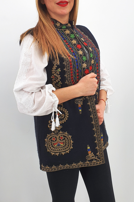 Vesta brodata cu model traditional  Ania 2 [3]