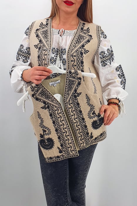 Vesta brodata cu model traditional  Caitlin 3 [4]
