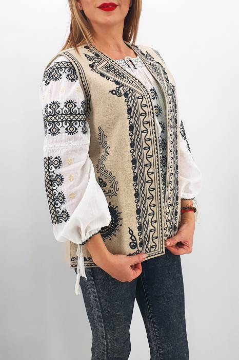 Vesta brodata cu model traditional  Caitlin 3 [2]