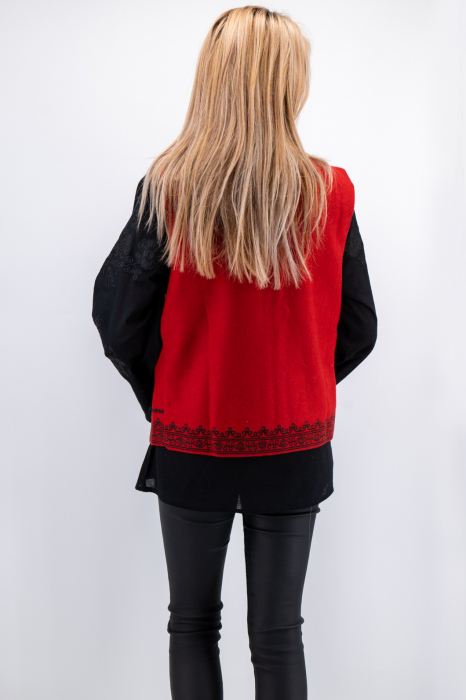 Vesta brodata cu model traditional Constantina 2 [4]