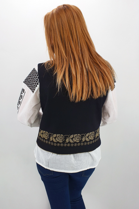 Vesta brodata cu model traditional Alina 2 [5]
