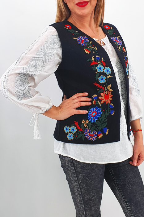 Vesta brodata cu model traditional Doina 3 [3]