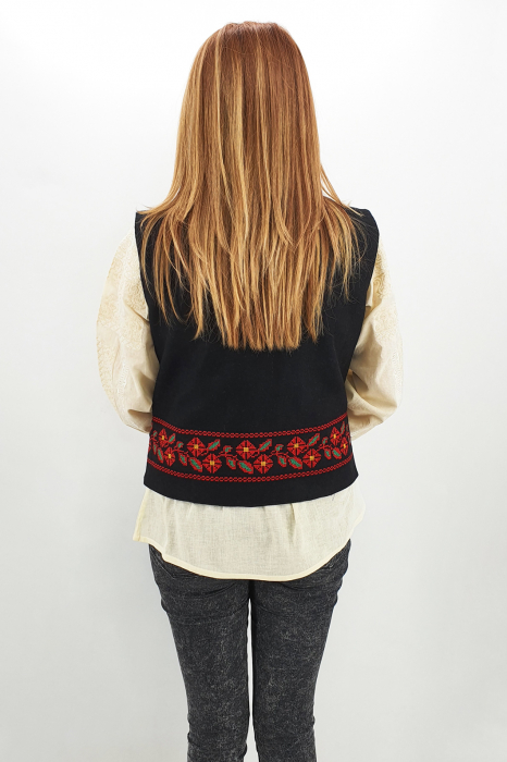 Vesta brodata cu model traditional Narci [2]