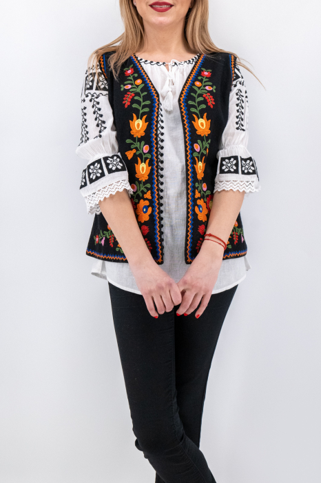 Vesta brodata cu model traditional Doina 5 [2]