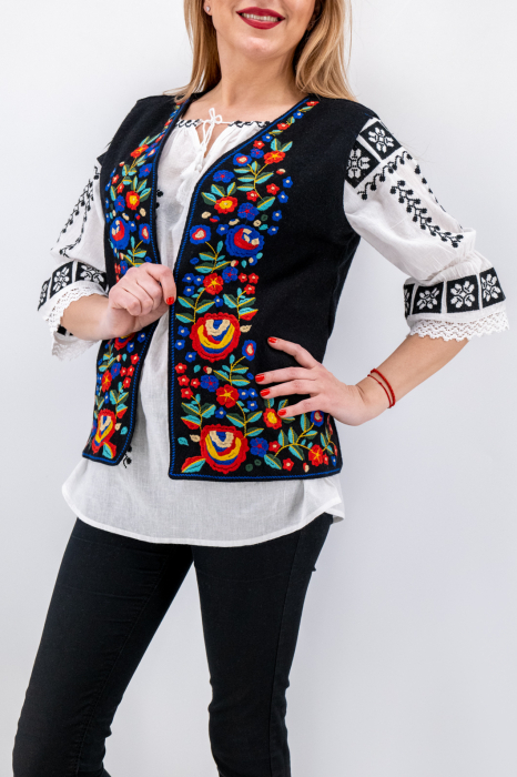 Vesta brodata cu model traditional Doina 6 [2]