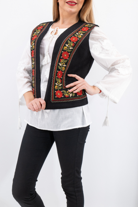 Vesta brodata cu model traditional Filipa [3]