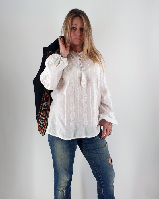 Vesta brodata cu model traditional Leona - Marime Mare [4]
