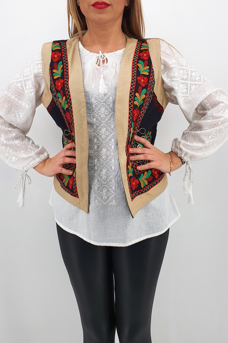 Vesta brodata cu model traditional Jenica 2 [3]
