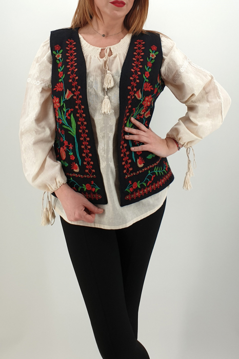 Vesta brodata cu model traditional Filoftea 2 [2]