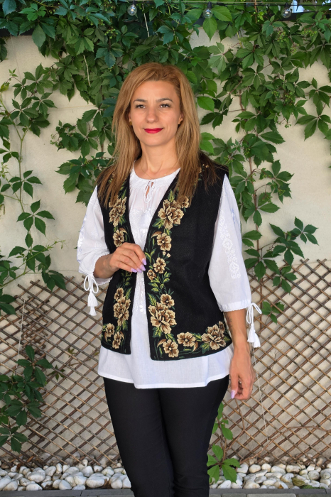 Vesta brodata cu model traditional Minodora 3 [2]