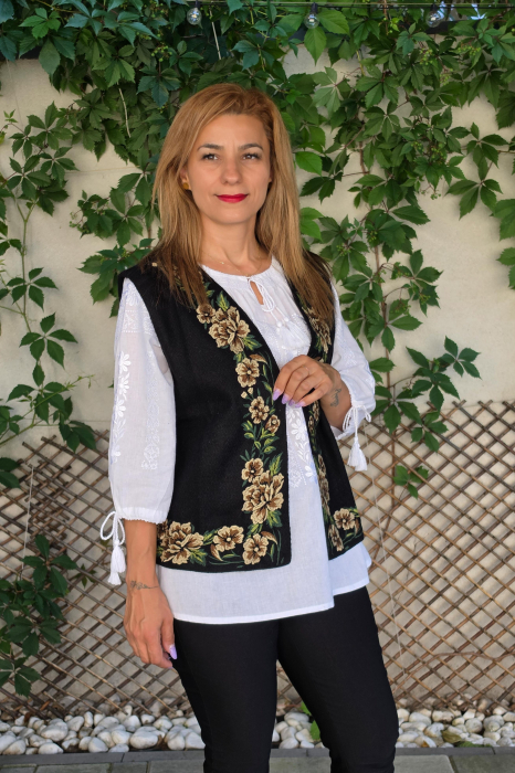 Vesta brodata cu model traditional Minodora 3 [4]