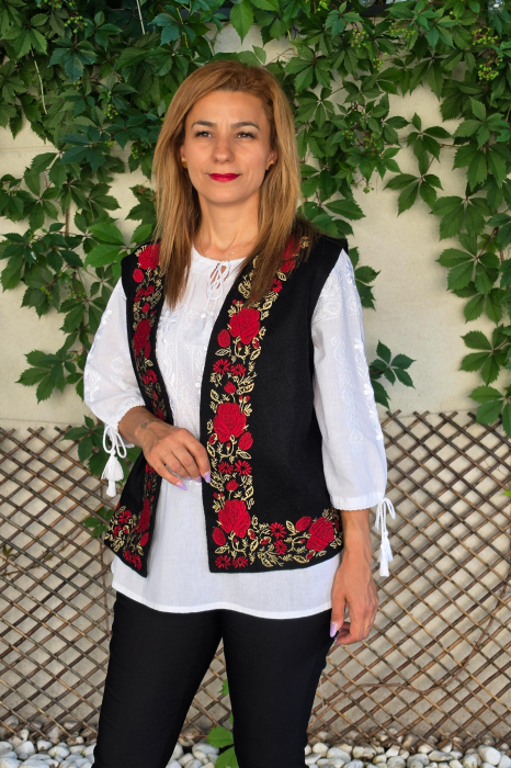 Vesta brodata cu model traditional Minodora 4 [2]