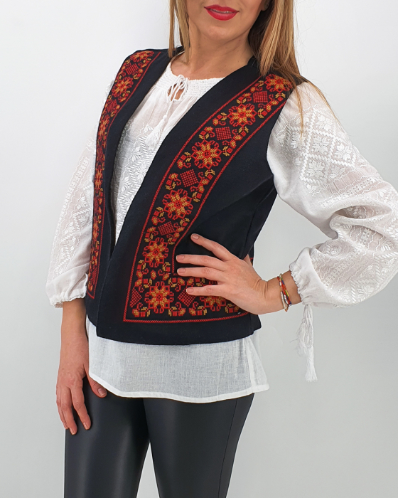 Vesta brodata cu model traditional Narci 2 [2]