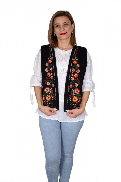 Vesta brodata cu model traditional Damiana 2 [2]