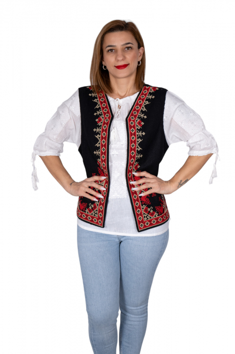 Vesta brodata cu model traditional Olguta 2 [3]